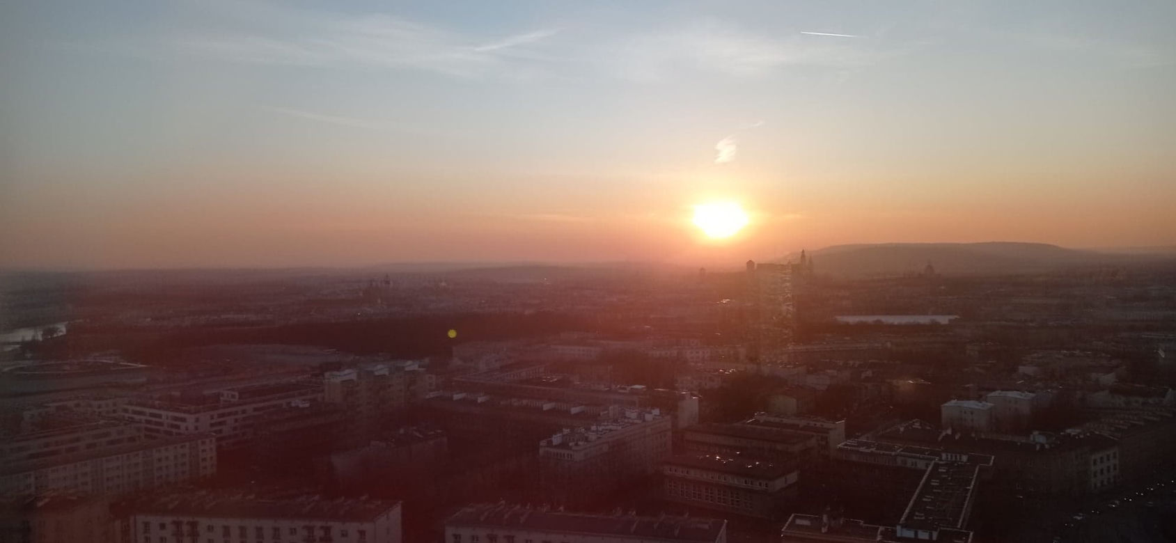 Tak smog unosi się nad Krakowem