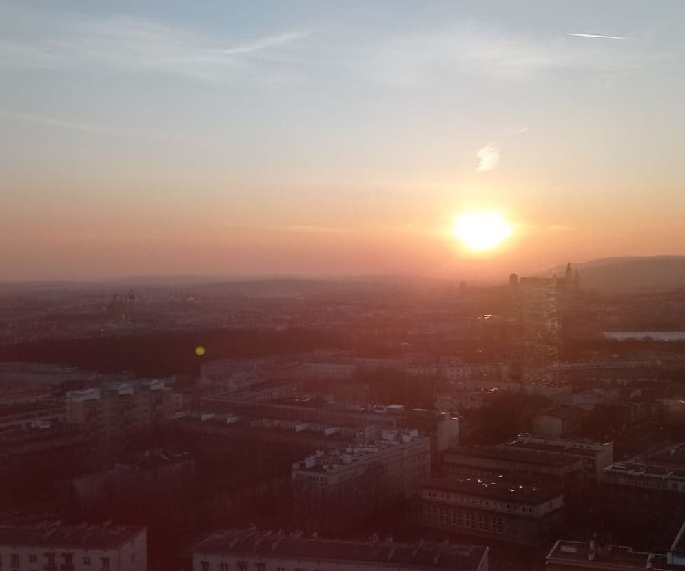 Tak smog unosi się nad Krakowem