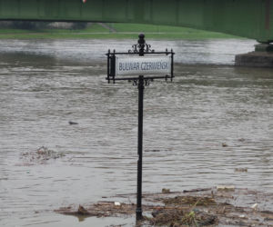 Powódź w Krakowie 24.05.2019: Fala kulminacyjna na Wiśle: zalane bulwary, okropny widok