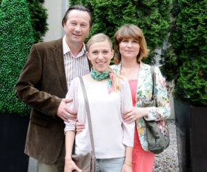 Hotel 52 sezon 7 odc. 81 (odc. 3). Marcin Turowiak (Piotr Cyrwus) - Rysiek z Klanu, Jusia (Paulina Komenda), Anna (Grażyna Błęcka-Kolska)