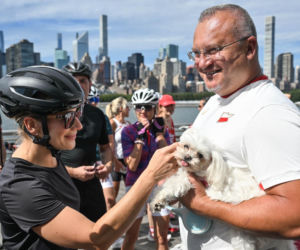 Marta Nawrocka wskoczyła na rower! Tak pierwsza dama wygląda poza Pałacem