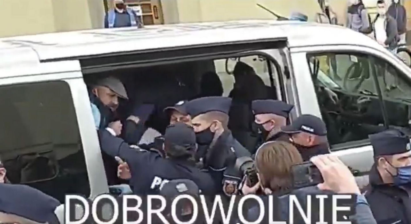 Senator Jacek Bury zatrzymany podczas  strajku przedsiebiorcow 