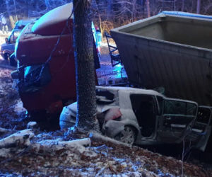 Tragedia na drodze pod Starachowicami. Nie żyje młoda kobieta, dziecko walczy o życie