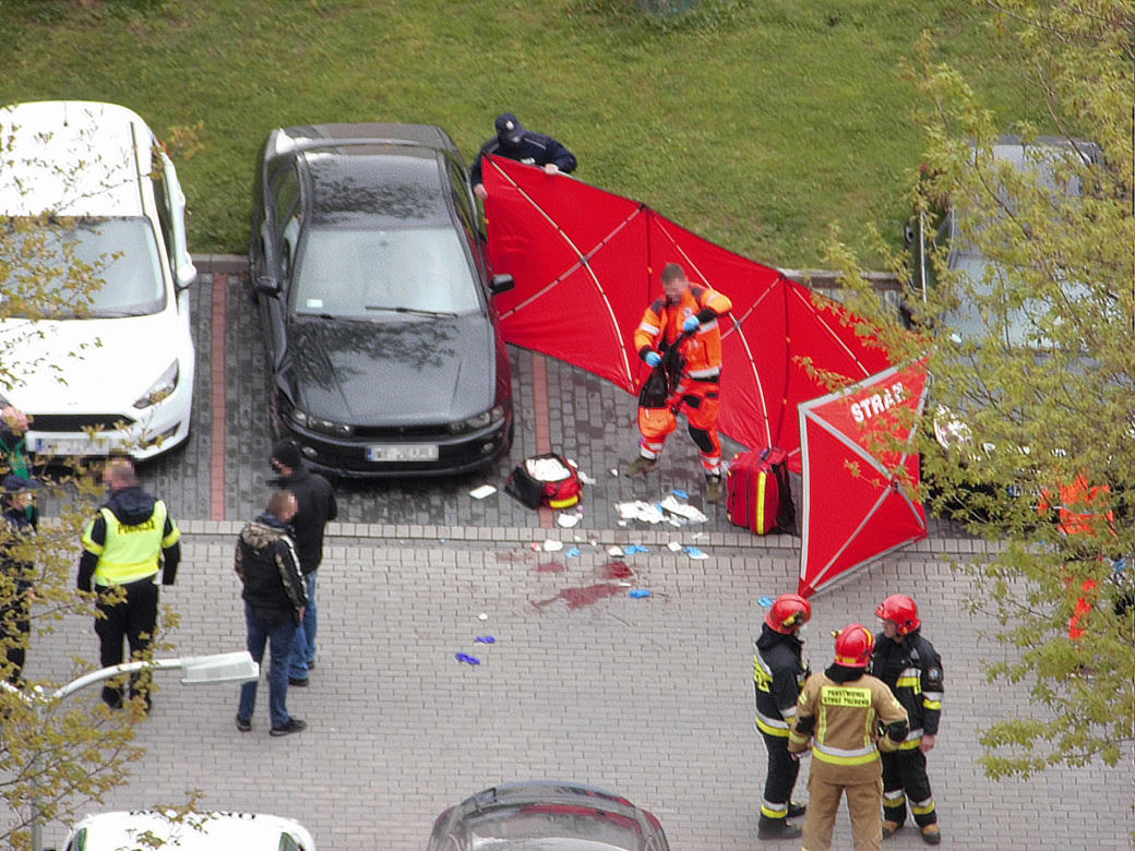 Zakrwawiony mężczyzna napadł na policjantów 