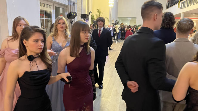 Studniówka pełna blasku i emocji! Tak bawili się maturzyści II LO w Bydgoszczy [ZDJĘCIA]