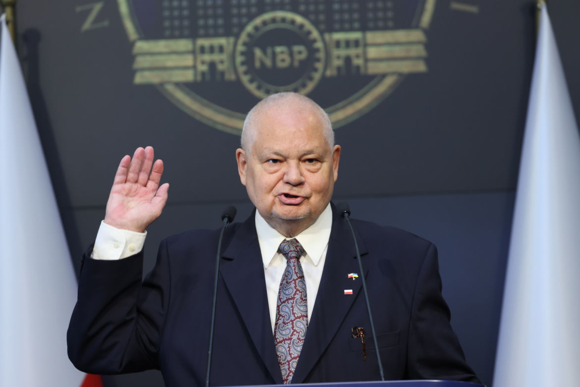Podwyżka stóp procentowych. Glapiński tłumaczy kiedy to się skończy. Zobacz jego miny