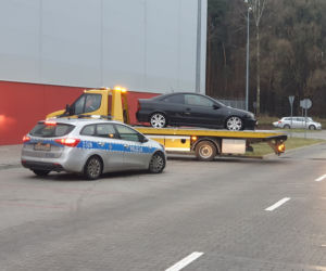 Dwie młode osoby znalezione martwe w sobotę na parkingu przy centrum handlowym w Markach