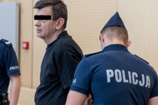 Oblał twarz byłej żony żrącą substancją i zadał cios w serce. Teraz twierdzi, że jest ofiarą spisku