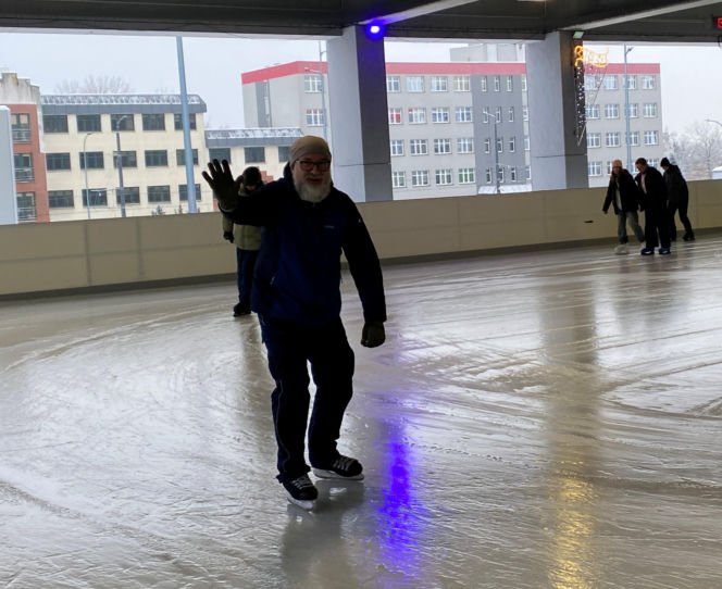 Kryte lodowisko przy Hali Urania
