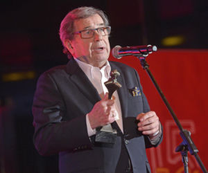 Niegdyś bożyszcze tłumów jako Janek Kos. Tak przez lata zmieniał się legendarny aktor Janusz Gajos