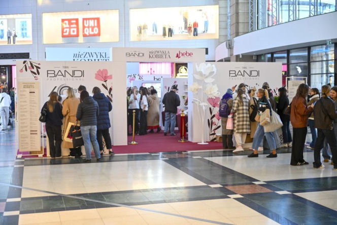 "nieZWYKŁA KOBIETA”