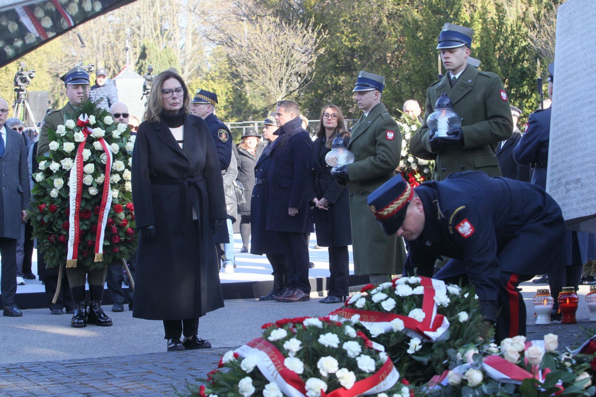 Obchody 16. rocznicy katastrofy smoleńskiej. Powązki