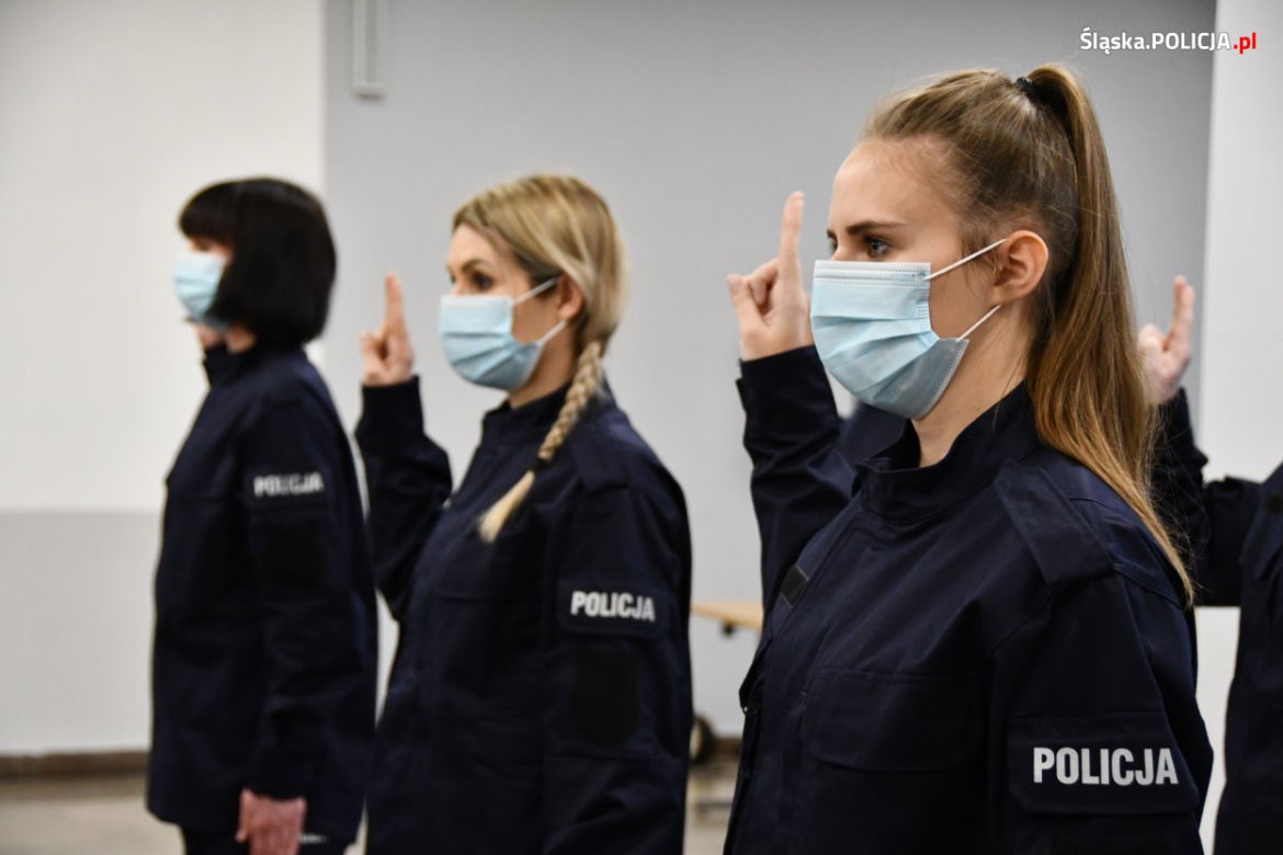 Śliczne policjantki zasiliły szeregi śląskiej policji. Ślubowanie mają za sobą [ZDJĘCIA]