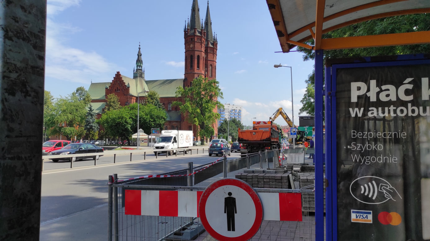 Prace przy budowie węzła przesiadkowego Krakowska-Planty w Tarnowie