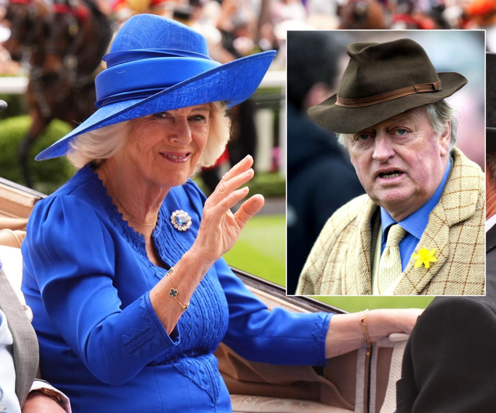 Królowa Camilla w niebieskim stroju, a na miniaturze jej były mąż Andrew Parker Bowles. O rozstaniu przeczytasz w Eska.