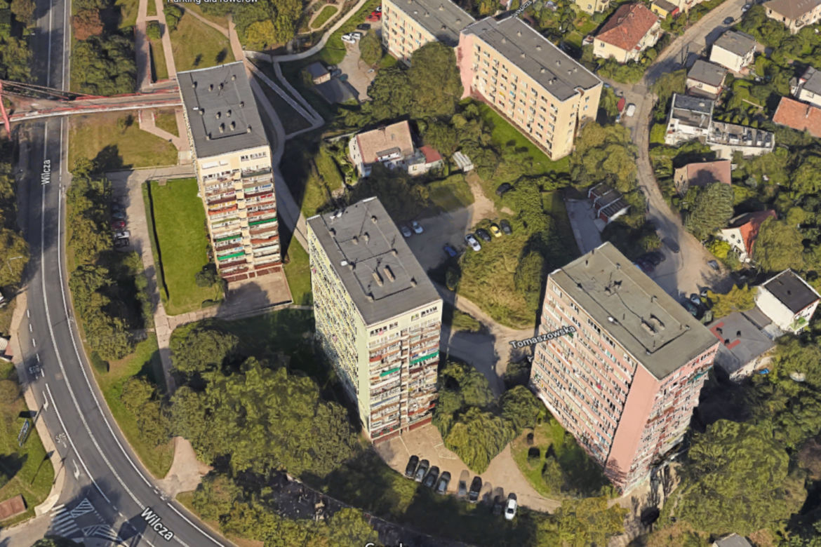 Tragedia w Szczecinie. Młoda kobieta wypadła z okna na 10. piętrze. Wstrząsający film krążył po sieci, internauci zbulwersowani