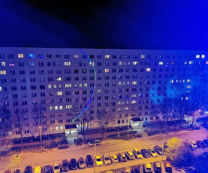 Balkonowe party w czasie epidemii. Oni wiedzą, jak się bawić!