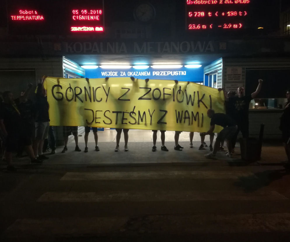 Wciąż nie ma kontaktu z pięcioma uwięzionymi pod ziemią górnikami! Trwa trudna akcja w kopalni Zofiówka