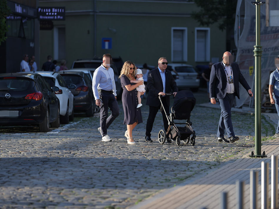 Córka Kurskich w Polu postawiła pierwsze kroki. Tata pęka z dumy