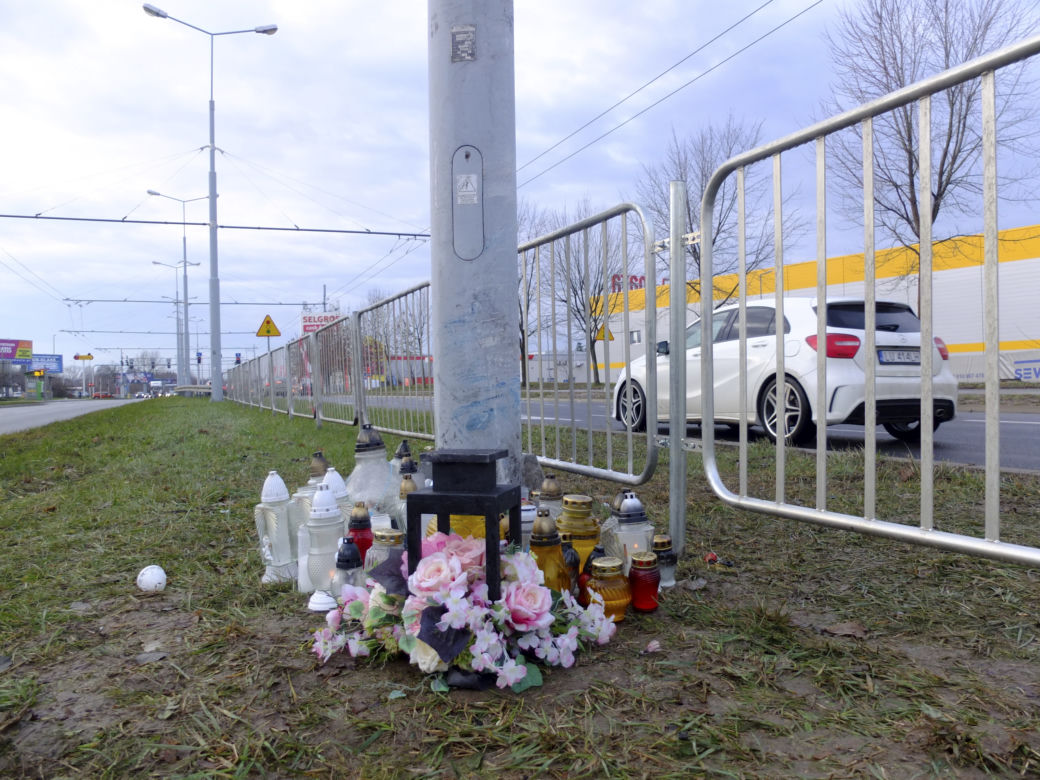 Roztrzaskali audi na latarni w Lublinie. W wypadku zginęli nastolatkowie, 16-letnia Julia nie miała szans