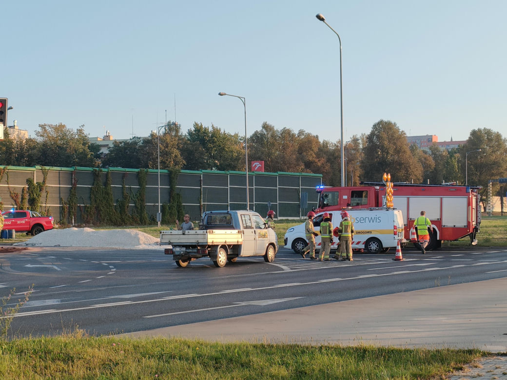 Przewrócona ciężarówka w Kielcach