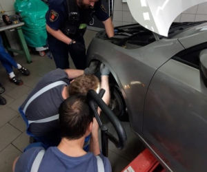 Łódź: pojechał umyć auto, okazało się, że trzeba je rozebrać. Liczyła się każda minuta!