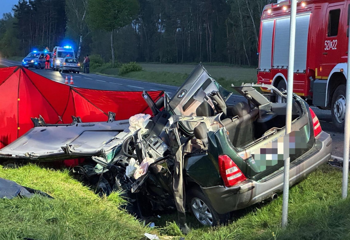 Tragiczny wypadek w Płociczu. Dwóch kierowców nie żyje