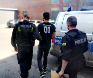 Groźny łakomczuch chwycił za nóż i ukradł kebaby! Był głodny po wyjściu z więzienia