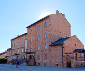 To najmłodsze miasto w województwie łódzkim. Zachwyca najpiękniejszym rynkiem w regionie