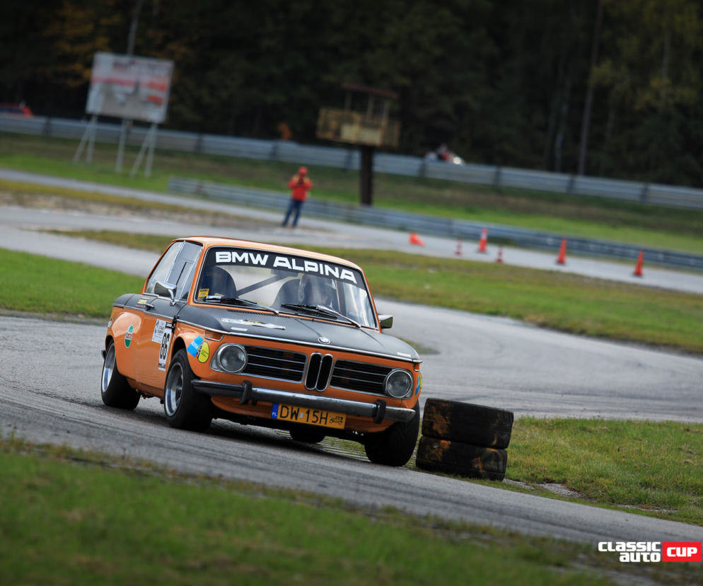 Pierwsza runda Liqui Moly Classicauto Cup największego i najstarszego cyklu dla aut klasycznych i youngtimerów w Polsce odbędzie się 30 kwietnia na Torze Poznań. 