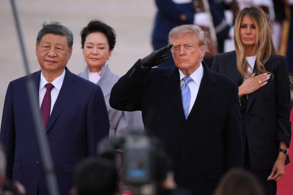 Przywódca Chin przyleciał do USA. Też przeszedł po czerwonym dywanie