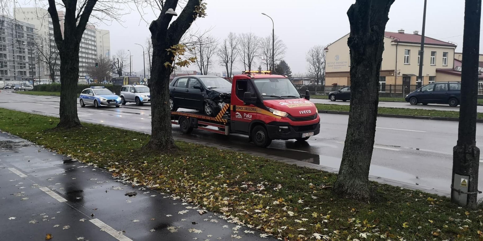 Wypadek radiowozu na Bohaterów Monte Cassino. Policjant i strażnik miejski w szpitalu  