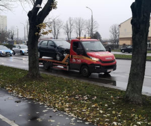 Wypadek radiowozu na Bohaterów Monte Cassino. Policjant i strażnik miejski w szpitalu  