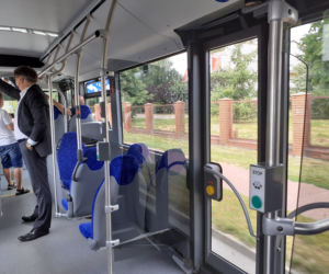 Autobus elektryczny testowany na ulicach Siedlec wyróżnia się swoim wyglądem