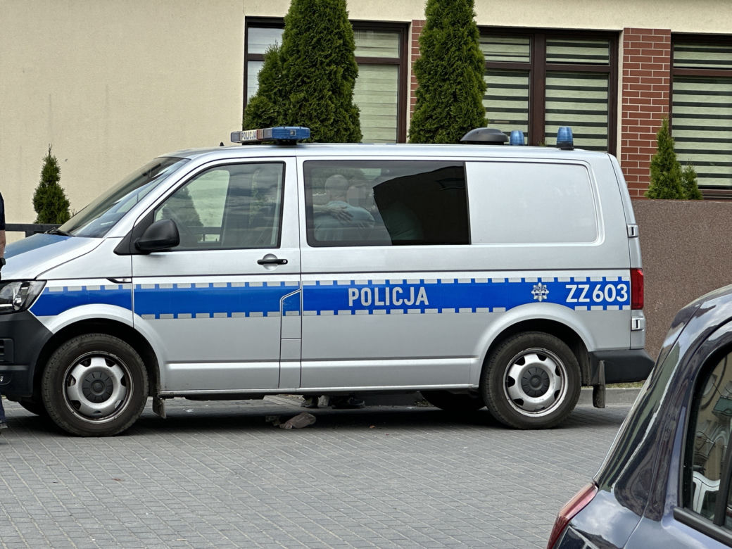 Makabra w Nowym Dworze Mazowieckim! Krwawa awantura w bloku. Mąż zamordował żonę?