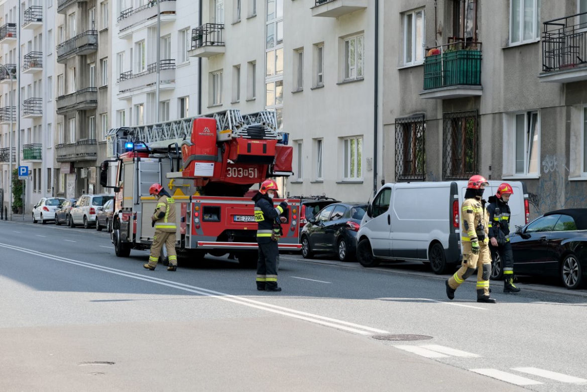  Poszukiwana kobieta zabarykadowała się w mieszkaniu