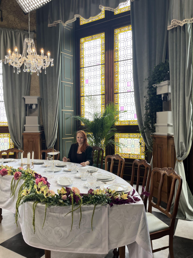 Co naprawdę dzieje się w zamku Zdrajców? Mamy zdjęcia zza kulis hitu TVN!