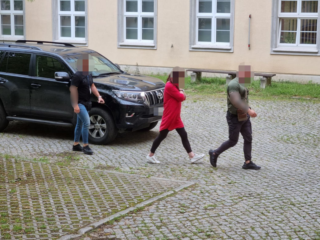 Pijana kobieta wjechała samochodem do sklepu