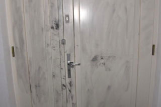 „Myślałem, że gram w grę”. 27-latek włamał się do domu i zasnął w łóżku właściciela