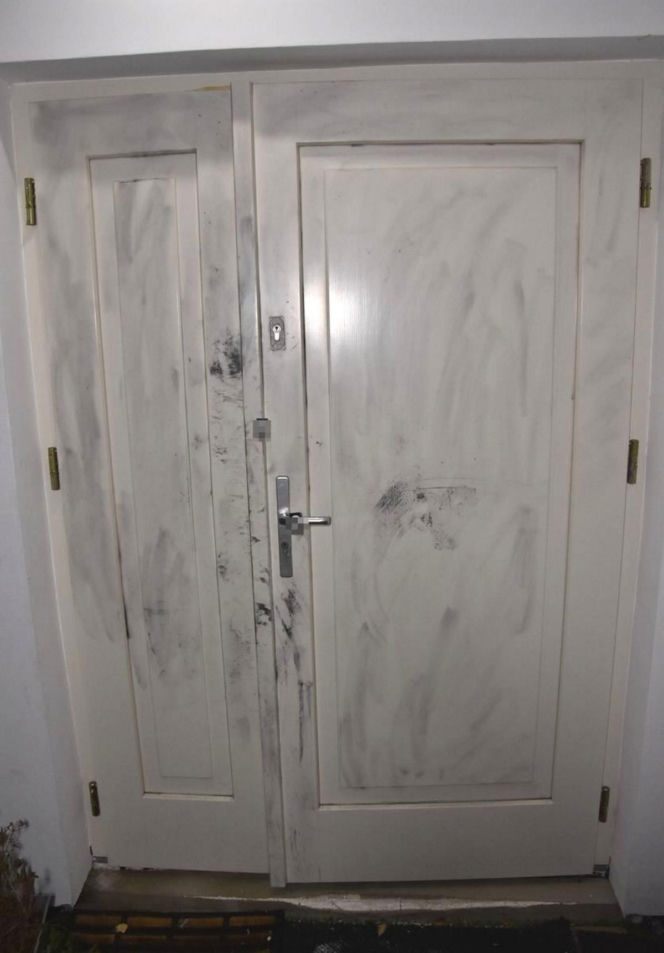 „Myślałem, że gram w grę”. 27-latek włamał się do domu i zasnął w łóżku właściciela