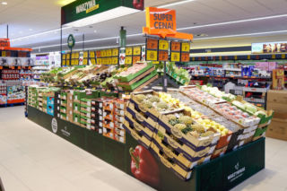 Poważne ostrzeżenie dla klientów Biedronki. Tego warzywa nie jedz!