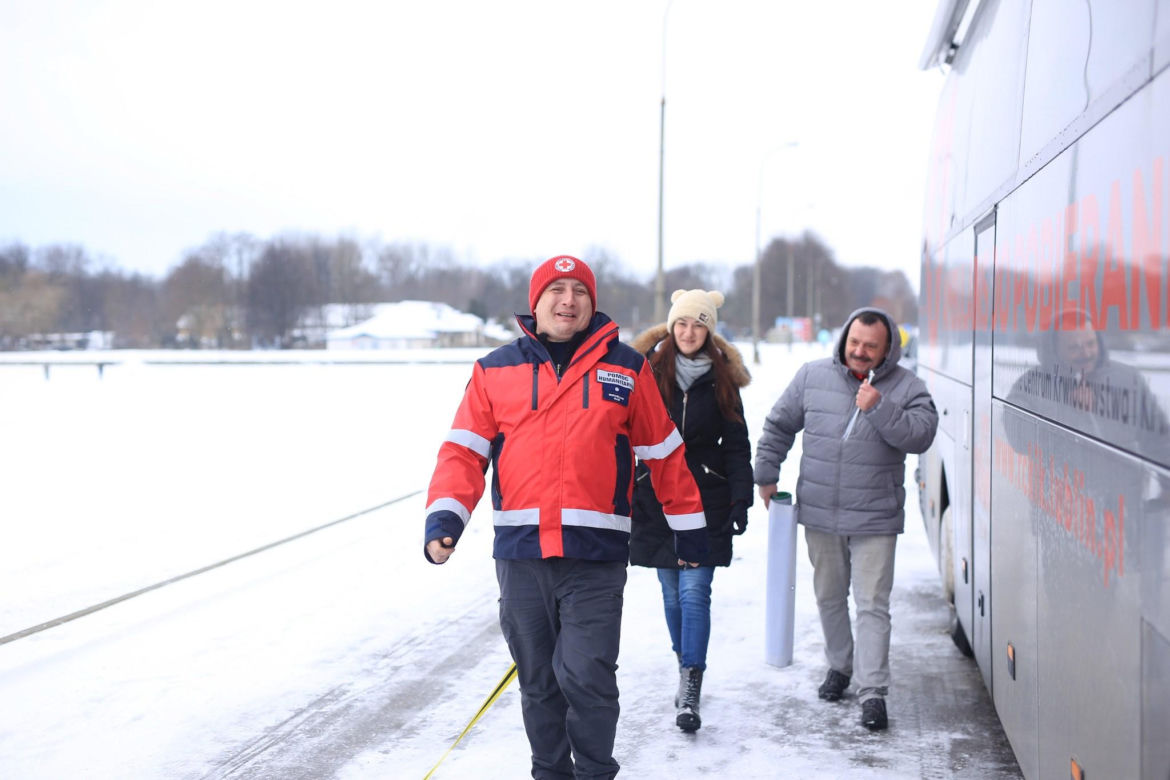 „Lodowata krew z gorących serc”. Lubelskie morsy morsują i pomagają!