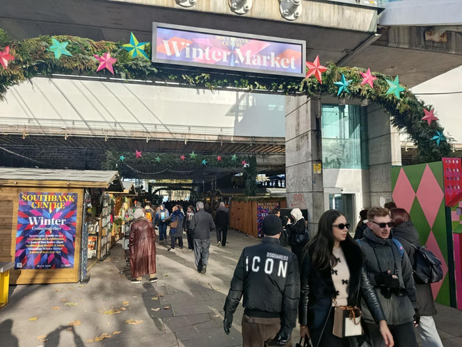 Jest rozmach! - tak polscy turyści oceniają świąteczny jarmark w Londynie. Kramy stoją też przy słynnym London Eye – z widokiem na Big Bena. Zobaczcie nasze zdjęcia!