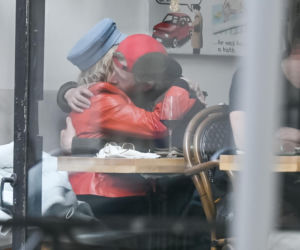 Katarzyna Figura przytula Maćka Musiałowskiego