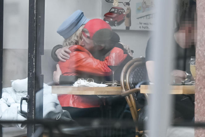 Katarzyna Figura przytula Maćka Musiałowskiego