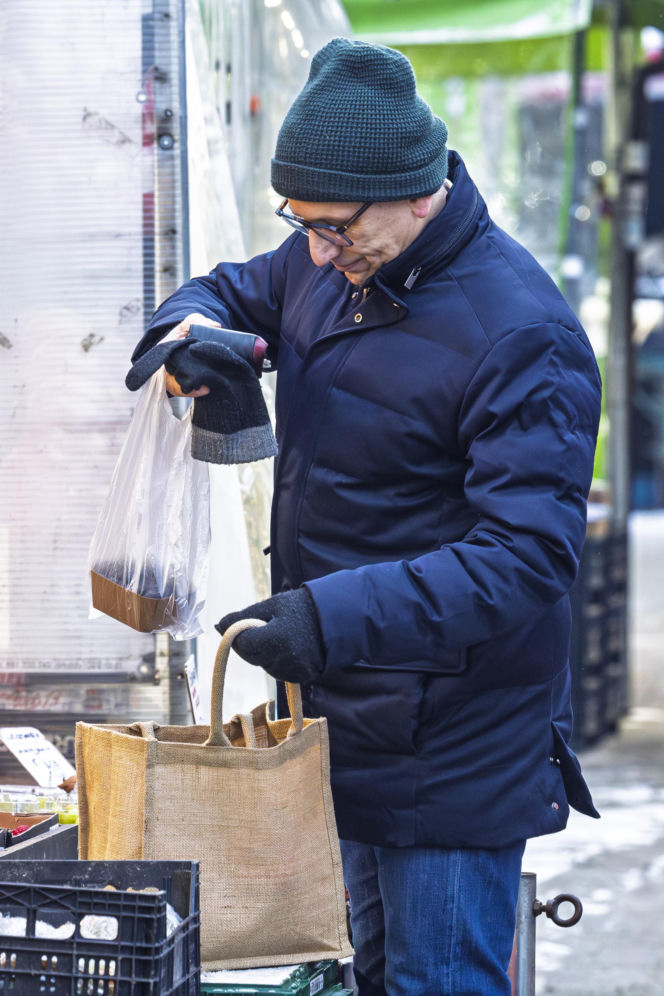 Senator Krzysztof Kwiatkowski na zakupach