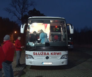 Oddaj krew, dostaniesz choinkę! Krwiobus na trasie Kujaw i Pomorza