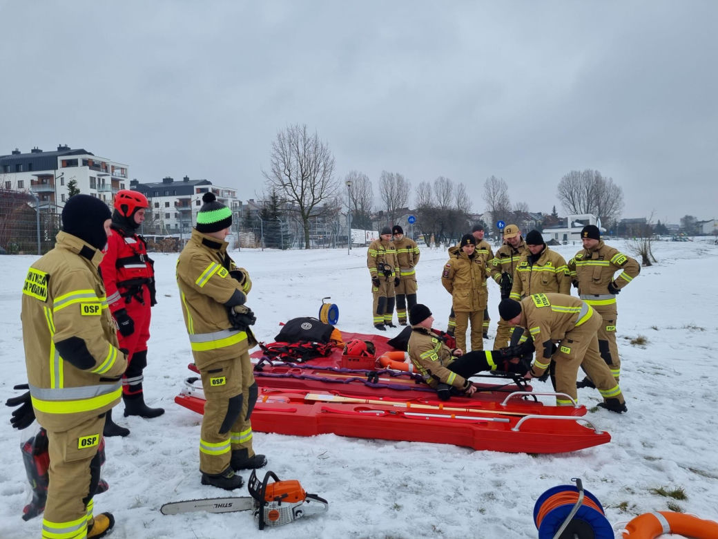 Ćwiczenia strażaków odbyły się tradycyjnie nad zalewem nad Muchawką w Siedlcach