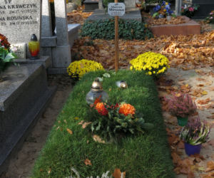 Odwiedź groby znanych