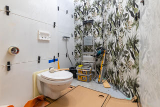 Murator Remontuje, Klejenie i fugowanie płytek